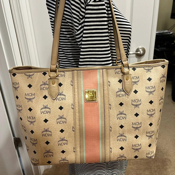 MCM TOTE - Picture 16 of 16
